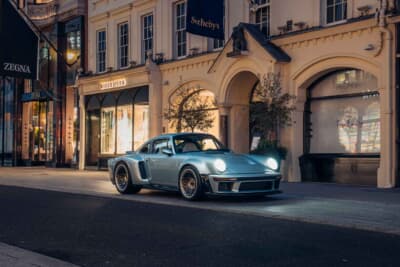（落札価格非公開）でシールド競売にかけられた「ポルシェ 911 リイマジンド by シンガー DLSターボ」（C）Courtesy of RM Sotheby's
