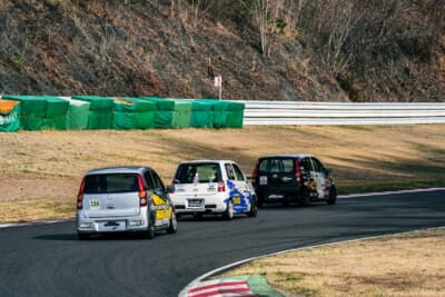 1クラスのトップ3台は群を抜いた速さだが、なかでも新関が一歩リードしている模様。昨年のチャンプ獲得により自信も付けたはずだ