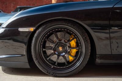 14万8500ドル（邦貨換算約2361万円）で落札された2002年式「ポルシェ 911 GT2」（C）Courtesy of RM Sotheby's