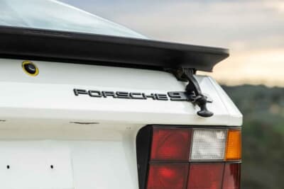 7万5600ドル（邦貨換算約1209万6000円）で落札されたポルシェ「924ターボ」（C）Courtesy of Broad Arrow