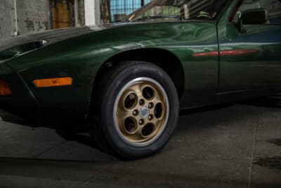 3万800ドル（邦貨換算489万7200円）で落札されたポルシェ 928（C）Courtesy of RM Sotheby's