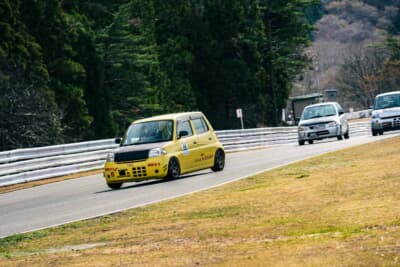 2クラスのトップ高橋を追う竹中と大堀。今回は大きな差を付けられたが、まだまだシーズンは始まったばかりだ。次戦に期待したい