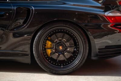 14万8500ドル（邦貨換算約2361万円）で落札された2002年式「ポルシェ 911 GT2」（C）Courtesy of RM Sotheby's