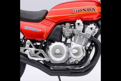 ホンダ CB750F：HONDAロゴとグラデーションストライプの発色が美しく、実車資料をもとに忠実に色を再現している