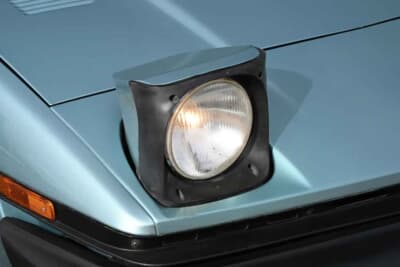 7313ポンド（邦貨換算約157万円）で落札されたトライアンフ「TR7 コンバーチブル」（C）Iconicauctioneers