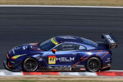 62号車 HELM MOTORSPORTS GT-R:ブルーのボディが岡山を力強く走る