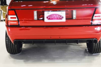 空力性能を意識したリアディフューザーが目を引く