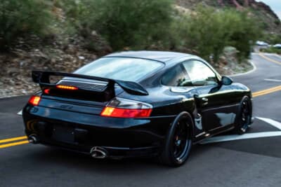14万8500ドル（邦貨換算約2361万円）で落札された2002年式「ポルシェ 911 GT2」（C）Courtesy of RM Sotheby's