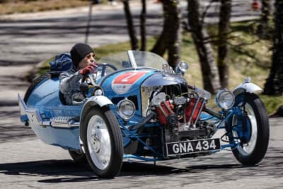 モーガン スリーホイラー：モーターサイクルのJAPエンジンを積んだ1933年式だ。英国車勢で最古の年式を誇る参加車両
