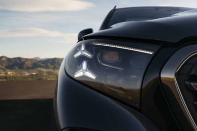 メルセデス・ベンツGLS：最新世代へ進化したDIGITAL LIGHTは、照射領域は従来比約40%拡大。ハイビーム到達距離は最大600mに達する