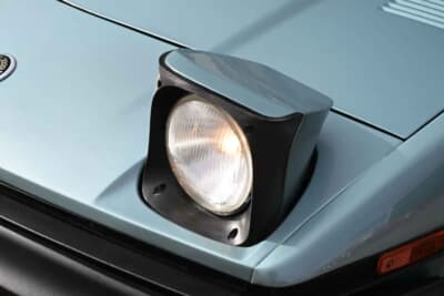 7313ポンド（邦貨換算約157万円）で落札されたトライアンフ「TR7 コンバーチブル」（C）Iconicauctioneers