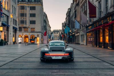 （落札価格非公開）でシールド競売にかけられた「ポルシェ 911 リイマジンド by シンガー DLSターボ」（C）Courtesy of RM Sotheby's