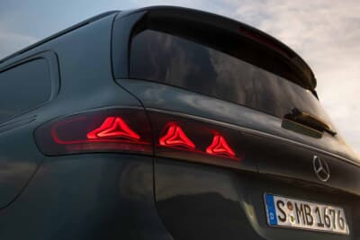 メルセデス・ベンツGLS：スターモチーフを左右それぞれ3基ずつ配置したテールライト。前後のライトシグネチャーが新たなアイコンとなる