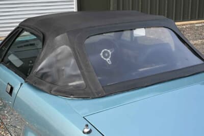 7313ポンド（邦貨換算約157万円）で落札されたトライアンフ「TR7 コンバーチブル」（C）Iconicauctioneers