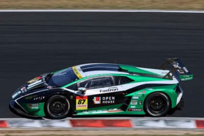 87号車 JLOC Lamborghini GT3:鮮やかな緑のボディがコースを激しく攻める