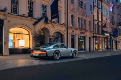 （落札価格非公開）でシールド競売にかけられた「ポルシェ 911 リイマジンド by シンガー DLSターボ」（C）Courtesy of RM Sotheby's