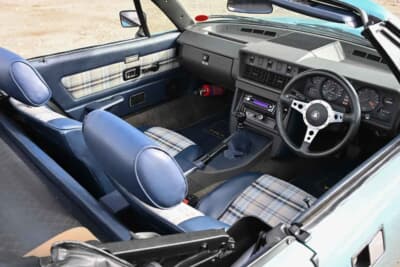 7313ポンド（邦貨換算約157万円）で落札されたトライアンフ「TR7 コンバーチブル」（C）Iconicauctioneers