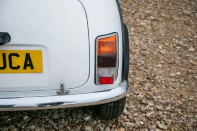 買い手がつかず流札（NOT SOLD）となった「ミニ ストレッチリムジン」（C）Iconicauctioneers