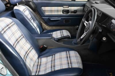 7313ポンド（邦貨換算約157万円）で落札されたトライアンフ「TR7 コンバーチブル」（C）Iconicauctioneers