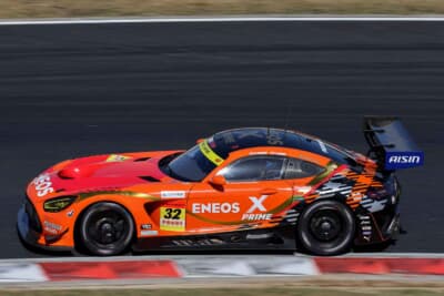 32号車 ENEOS X PRIME AMG:オレンジと黒の力強いカラーで激走する