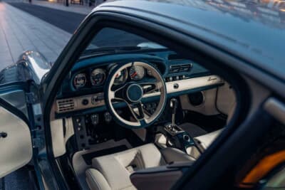 （落札価格非公開）でシールド競売にかけられた「ポルシェ 911 リイマジンド by シンガー DLSターボ」（C）Courtesy of RM Sotheby's