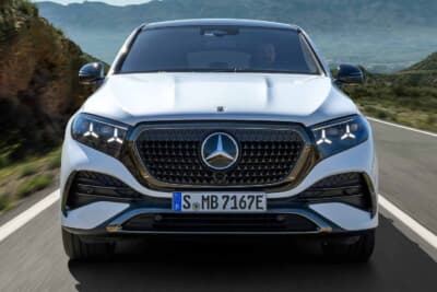 メルセデス・ベンツGLE Coupe：イルミネーション付きの大型ラジエーターグリルや新デザインのヘッドライトが特徴的なフロントセクション