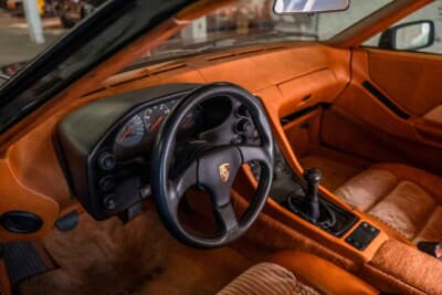 3万800ドル（邦貨換算489万7200円）で落札されたポルシェ 928（C）Courtesy of RM Sotheby's