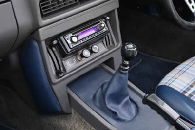 7313ポンド（邦貨換算約157万円）で落札されたトライアンフ「TR7 コンバーチブル」（C）Iconicauctioneers