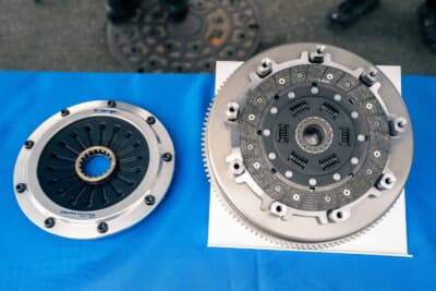 ハイパワーをしっかり受け止めながら扱いやすさも兼ね備えた小倉クラッチの新製品「ライトツインクラッチ」