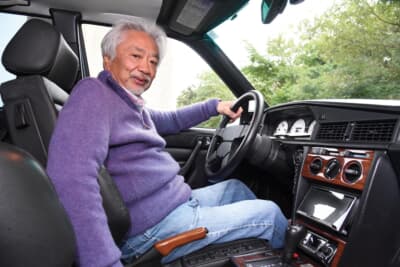 メルセデス・ベンツ 190E：長年にわたってさまざまな190Eを見てきた、造詣の深いオーナーの“郡司”さん。「AMG本来の魂」を取り戻すため、10年にわたって独自の探求とアップデートを続けている生粋の愛好家だ
