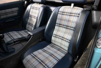 7313ポンド（邦貨換算約157万円）で落札されたトライアンフ「TR7 コンバーチブル」（C）Iconicauctioneers