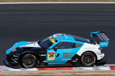 26号車 ANEST IWATA GAINER Z:水色と黒のボディが春の岡山のサーキットに映える