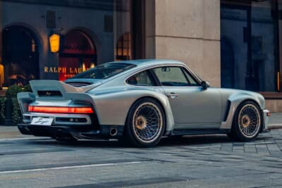 （落札価格非公開）でシールド競売にかけられた「ポルシェ 911 リイマジンド by シンガー DLSターボ」（C）Courtesy of RM Sotheby's