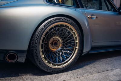 （落札価格非公開）でシールド競売にかけられた「ポルシェ 911 リイマジンド by シンガー DLSターボ」（C）Courtesy of RM Sotheby's