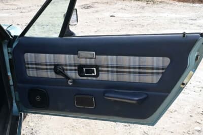 7313ポンド（邦貨換算約157万円）で落札されたトライアンフ「TR7 コンバーチブル」（C）Iconicauctioneers