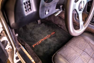 1万4850ドル（邦貨換算1224万円）で落札された「1980年式 ポルシェ 924ターボ」（C）Courtesy of RM Sotheby's