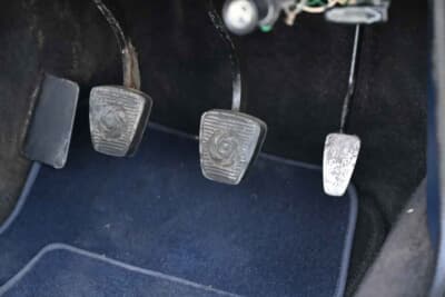 7313ポンド（邦貨換算約157万円）で落札されたトライアンフ「TR7 コンバーチブル」（C）Iconicauctioneers