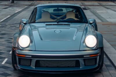 （落札価格非公開）でシールド競売にかけられた「ポルシェ 911 リイマジンド by シンガー DLSターボ」（C）Courtesy of RM Sotheby's