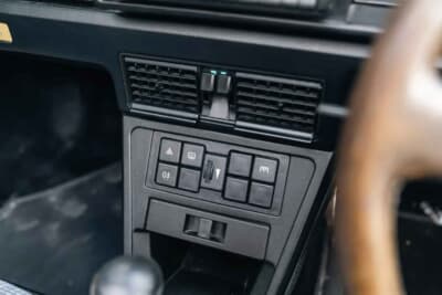 6750ポンド（邦貨換算約142万4250円）で落札された「ベルトーネ X1/9」（C）Iconicauctioneers