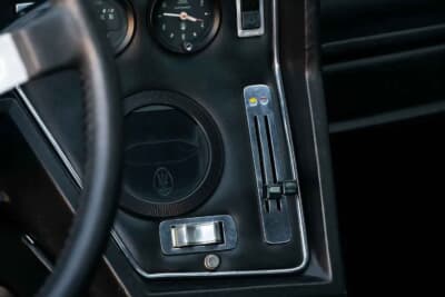 12万8000ドル(邦貨換算約2035万円)で落札された「マセラティ ボーラ」(C)Courtesy of Broad Arrow