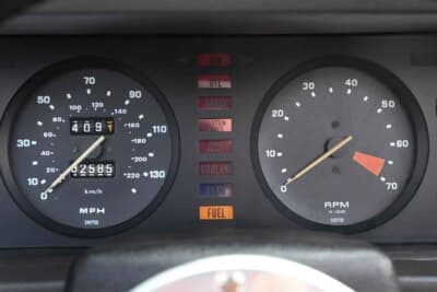 7313ポンド（邦貨換算約157万円）で落札されたトライアンフ「TR7 コンバーチブル」（C）Iconicauctioneers