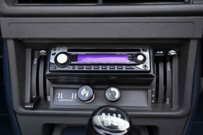 7313ポンド（邦貨換算約157万円）で落札されたトライアンフ「TR7 コンバーチブル」（C）Iconicauctioneers