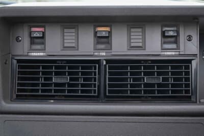 7313ポンド（邦貨換算約157万円）で落札されたトライアンフ「TR7 コンバーチブル」（C）Iconicauctioneers