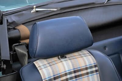 7313ポンド（邦貨換算約157万円）で落札されたトライアンフ「TR7 コンバーチブル」（C）Iconicauctioneers