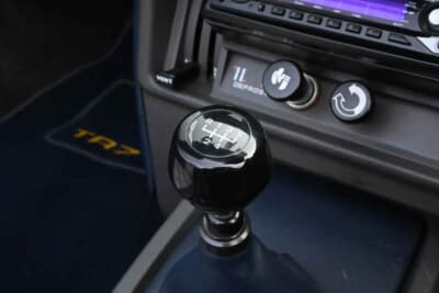 7313ポンド（邦貨換算約157万円）で落札されたトライアンフ「TR7 コンバーチブル」（C）Iconicauctioneers