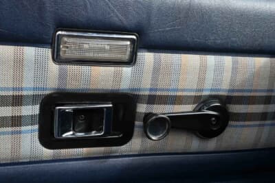 7313ポンド（邦貨換算約157万円）で落札されたトライアンフ「TR7 コンバーチブル」（C）Iconicauctioneers