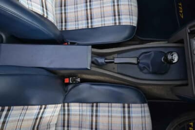 7313ポンド（邦貨換算約157万円）で落札されたトライアンフ「TR7 コンバーチブル」（C）Iconicauctioneers