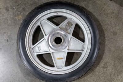 買い手がつかず流札（NOT SOLD）となったフェラーリ「512BBi」（C）Courtesy of Broad Arrow