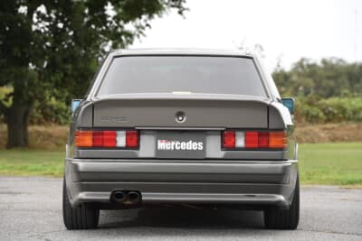 メルセデス・ベンツ 190E：もともとオープンデフの車両であったが、190E 2.3-16の機械式LSDを移植することでコーナリング性能を高めている。リアの足まわりにはターンバックル式の調整ロッドも投入した