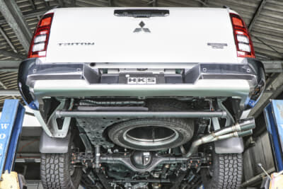 「リーガマックス トレイルマスター」を三菱・トライトンに装着した際のパイプ取り回し